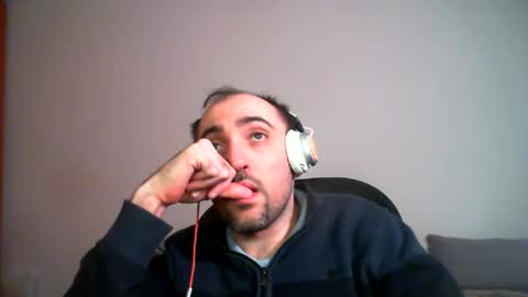 Snapshot of bentish chatting on 01.06.25 bentish online show from 01.06.25