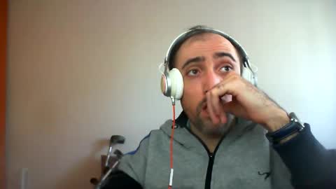 Snapshot of bentish chatting on 01.08.25 bentish online show from 01.08.25