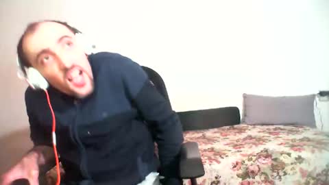 Snapshot of bentish chatting on 02.01.25 bentish online show from 02.01.25