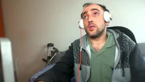 Snapshot of bentish chatting on 02.05.25 bentish online show from 02.05.25