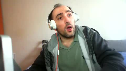 Snapshot of bentish chatting on 02.06.25 bentish online show from 02.06.25