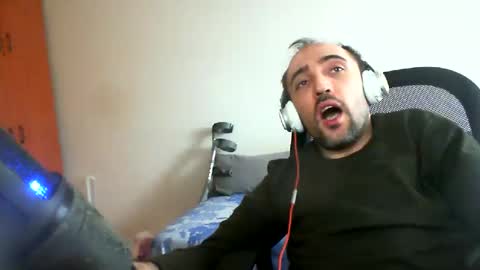 Snapshot of bentish chatting on 02.12.25 bentish online show from 02.12.25