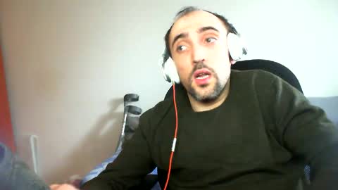 Snapshot of bentish chatting on 02.12.25 bentish online show from 02.12.25