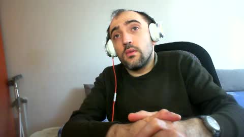 Snapshot of bentish chatting on 02.13.25 bentish online show from 02.13.25