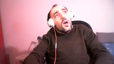 Snapshot of bentish chatting on 02.13.25 bentish online show from 02.13.25