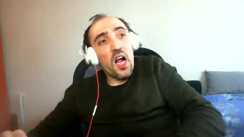 Snapshot of bentish chatting on 02.14.25 bentish online show from 02.14.25