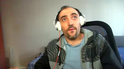 Snapshot of bentish chatting on 02.15.25 bentish online show from 02.15.25