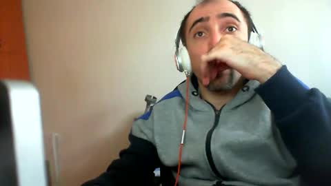 Snapshot of bentish chatting on 02.17.25 bentish online show from 02.17.25