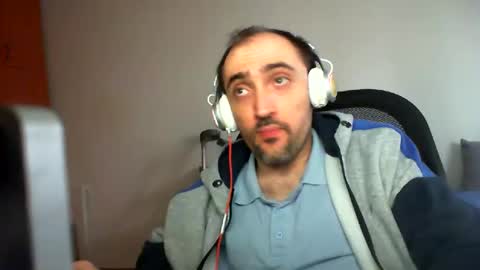 Snapshot of bentish chatting on 02.17.25 bentish online show from 02.17.25