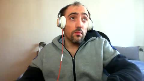 Snapshot of bentish chatting on 02.18.25 bentish online show from 02.18.25