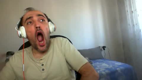 Snapshot of bentish chatting on 09.09.25 bentish online show from 09.09.25