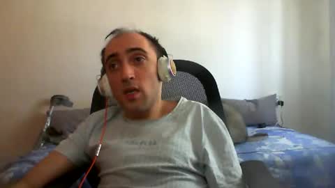 Snapshot of bentish chatting on 09.21.25 bentish online show from 09.21.25