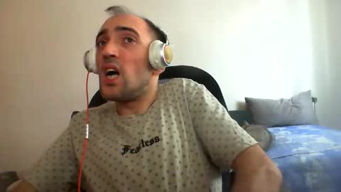 Snapshot of bentish chatting on 09.24.25 bentish online show from 09.24.25