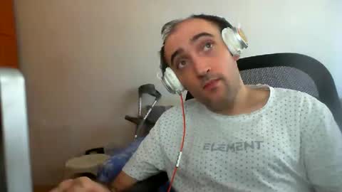 Snapshot of bentish chatting on 09.27.25 bentish online show from 09.27.25