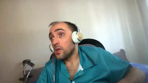 Snapshot of bentish chatting on 10.05.25 bentish online show from 10.05.25