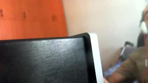 Snapshot of bentish chatting on 10.10.25 bentish online show from 10.10.25