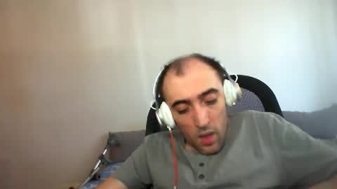 Snapshot of bentish chatting on 10.11.25 bentish online show from 10.11.25