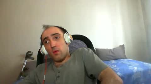 Snapshot of bentish chatting on 10.12.25 bentish online show from 10.12.25