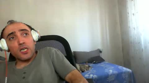 Snapshot of bentish chatting on 10.13.25 bentish online show from 10.13.25