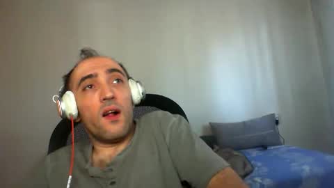 Snapshot of bentish chatting on 10.14.25 bentish online show from 10.14.25