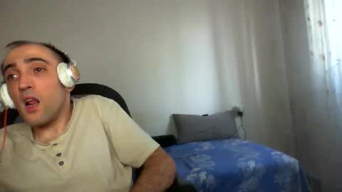 Snapshot of bentish chatting on 10.17.25 bentish online show from 10.17.25