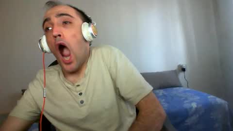 Snapshot of bentish chatting on 10.18.25 bentish online show from 10.18.25