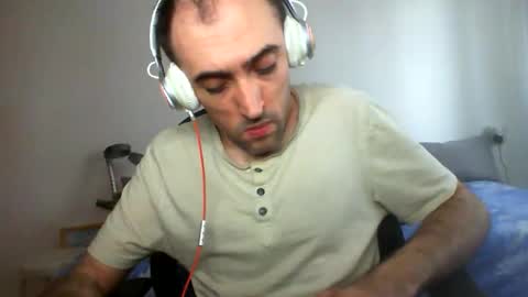 Snapshot of bentish chatting on 10.20.25 bentish online show from 10.20.25