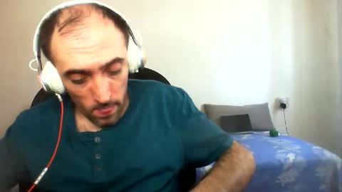 Snapshot of bentish chatting on 10.25.25 bentish online show from 10.25.25