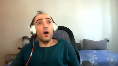 Snapshot of bentish chatting on 10.27.25 bentish online show from 10.27.25