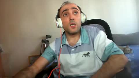 Snapshot of bentish chatting on 11.02.25 bentish online show from 11.02.25