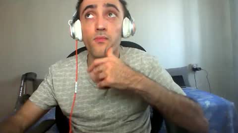 Snapshot of bentish chatting on 11.08.25 bentish online show from 11.08.25