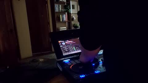 Snapshot of bentpilot chatting on 11.08.25 bentpilot online show from 11.08.25