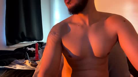 Snapshot of berriess_ chatting on 01.08.25 berriess_ online show from 01.08.25