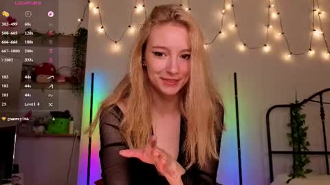Snapshot of berrryjelly chatting on 06.10.26 Hi Im NikaComing back online on Monday 3 online show from 06.10.26