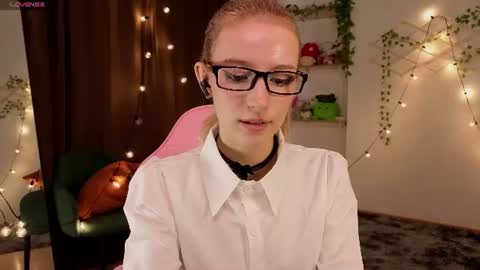 Snapshot of berrryjelly chatting on 06.17.26 Hi Im NikaComing back online on Monday 3 online show from 06.17.26