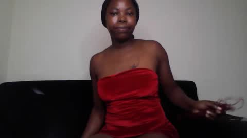 Snapshot of berry_twinkle chatting on 10.22.25 Trizar online show from 10.22.25