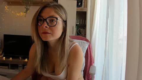 Vicky   online show from 12.12.24