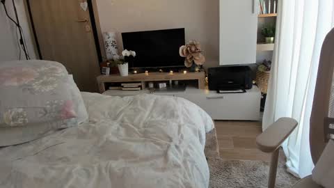 Vicky   online show from 03.06.25