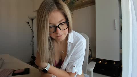 Vicky   online show from 09.23.25