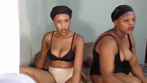 Snapshot of bestlia chatting on 12.15.24 bestlia online show from 12.15.24