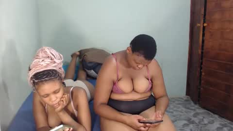 Snapshot of bestlia chatting on 02.26.25 bestlia online show from 02.26.25