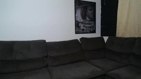 Snapshot of bestmuscle chatting on 10.05.25 bestmuscle online show from 10.05.25