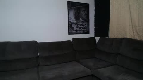 Snapshot of bestmuscle chatting on 11.21.25 bestmuscle online show from 11.21.25