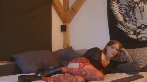 Snapshot of betsybradcock chatting on 10.29.25 Betsy online show from 10.29.25