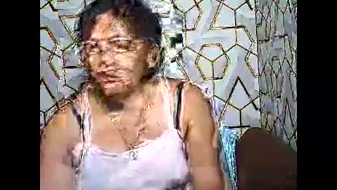 Snapshot of betty_83 chatting on 04.12.26 betty_83 online show from 04.12.26