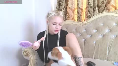 Snapshot of betty_blame chatting on 03.12.25 Betty and Oscar online show from 03.12.25