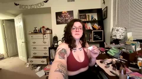 Betty Cake online show from 02.10.25