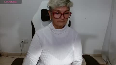 Snapshot of bety_cum3 chatting on 06.11.26 bibiana online show from 06.11.26