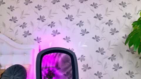 Snapshot of bewitching_eva chatting on 09.12.25 Eva online show from 09.12.25