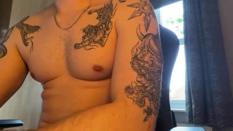 Snapshot of bhooks98 chatting on 11.02.25 bhooks98 online show from 11.02.25